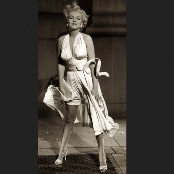 Victoria's Secret (MODA Int'l) Red Marilyn Monroe style Halter Dress Sma… - Picture 3 of 9